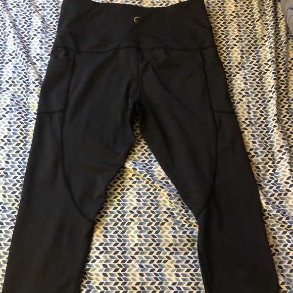 ZYIA Pants - Zyia light n tight capris